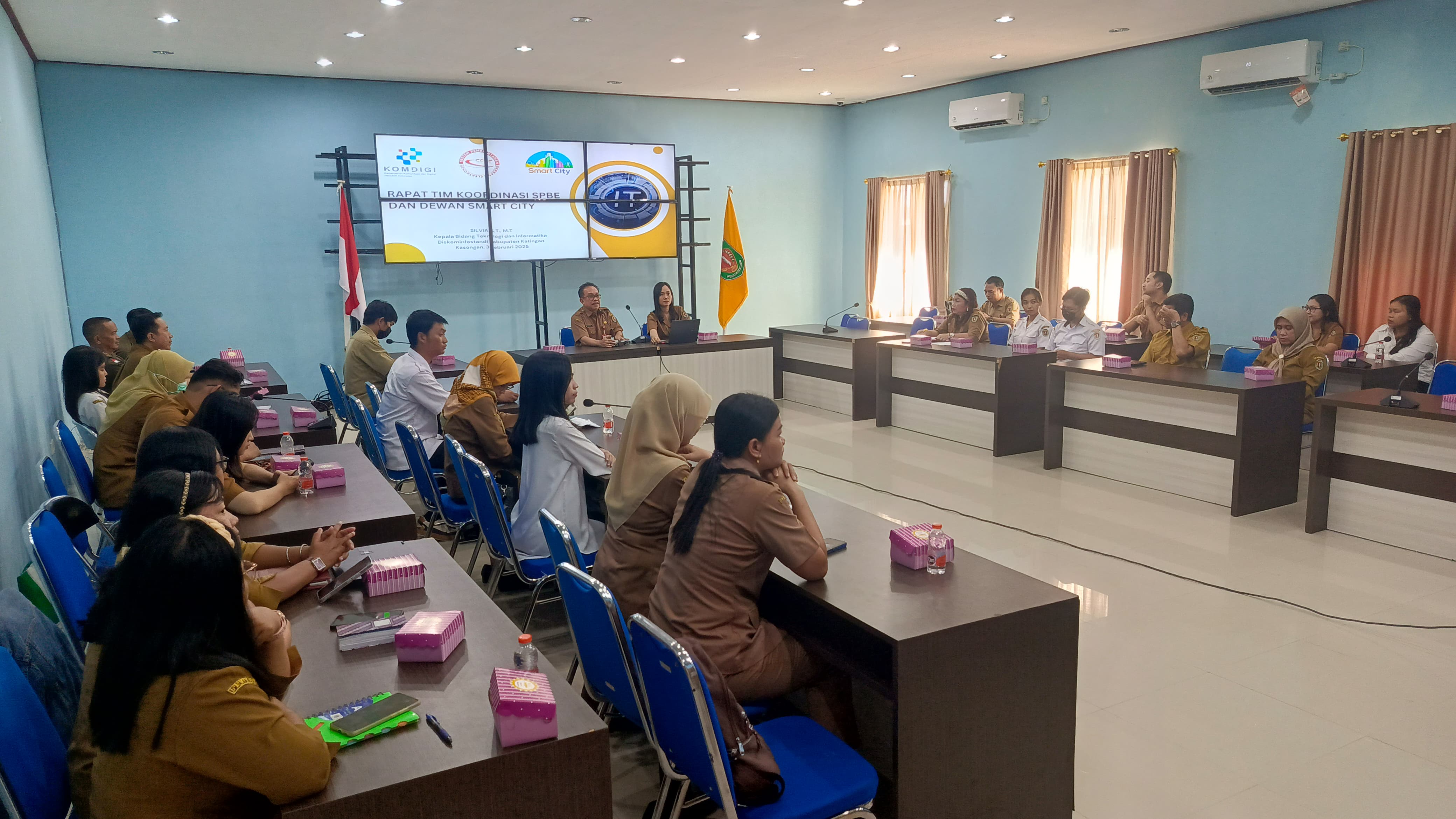 KADIS KOMINSFOSTANDI KAB.KATINGAN MEMIMPIN RAPAT TIM KOORDINASI SPBE DAN TIM DEWAN SMART CITY TAHUN 2025
