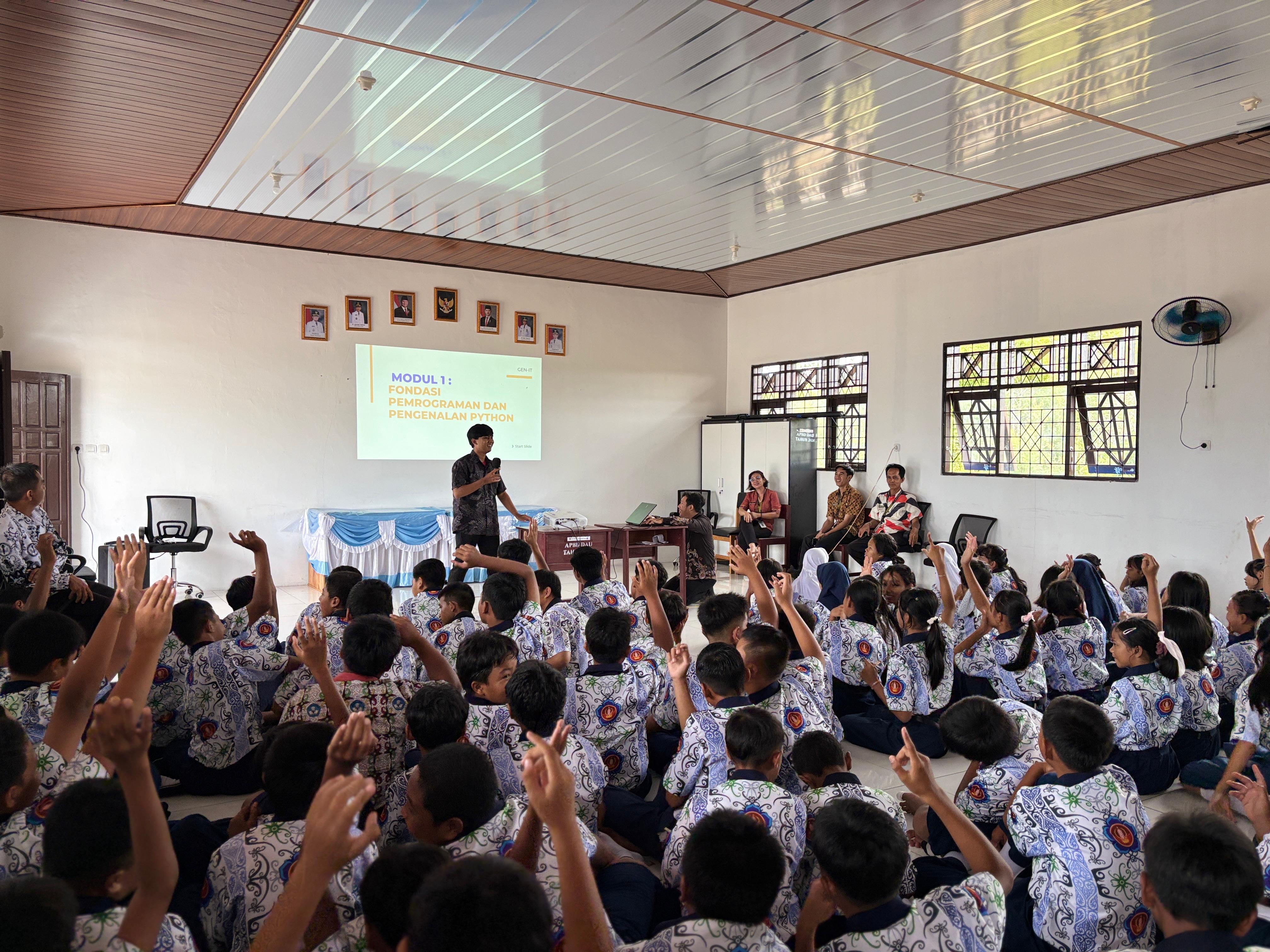 DISKOMINFOSTANDI KATINGAN GELAR SOSIALISASI DAN PELATIHAN CODING DI SMPN 7 KATINGAN HILIR LEWAT PROGRAM INOVASI GEN-IT