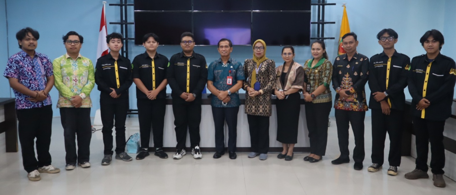 KEPALA DISKOMINFOSTANDI KATINGAN LEPAS MAHASISWA TEKNOLOGI INFORMATIKA UPR USAI SELESAIKAN PROGRAM MAGANG